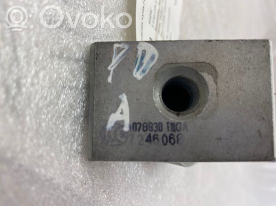 BMW 2 F46 Front door lower hinge 7346068