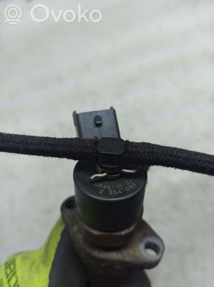 BMW 5 E39 Fuel injector 2354093