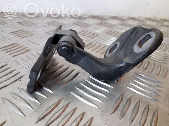 BMW 7 E65 E66 Front door lower hinge 7017818