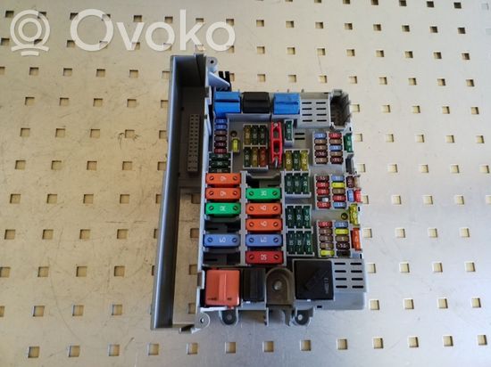 BMW 3 E90 E91 Fuse module 690662101 10688710