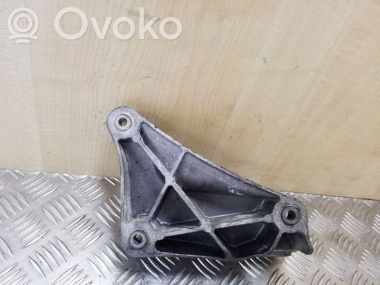 BMW 5 E39 Engine mounting bracket 6750441