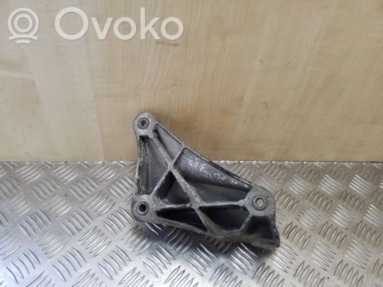 BMW 5 E39 Engine mounting bracket