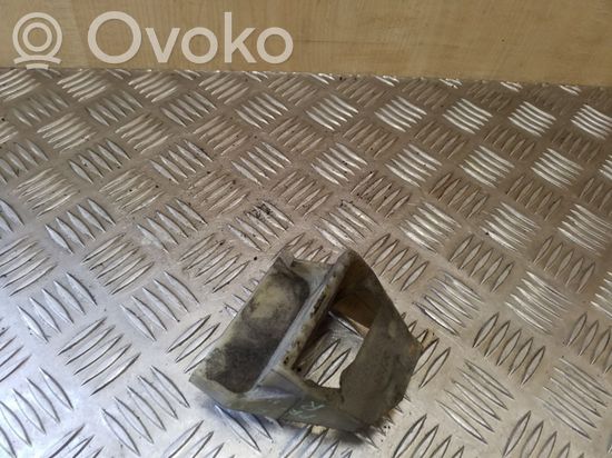 BMW 5 E39 Radiator mount bracket 17112247894