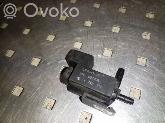 BMW 5 E39 Vacuum valve 1742712 72234100