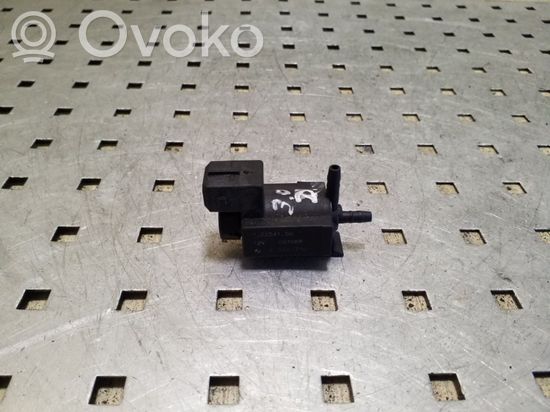 BMW 5 E39 Vacuum valve 72234100 72234100