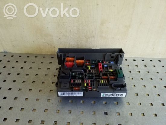 BMW 3 E92 E93 Fuse module 10688710 911944702
