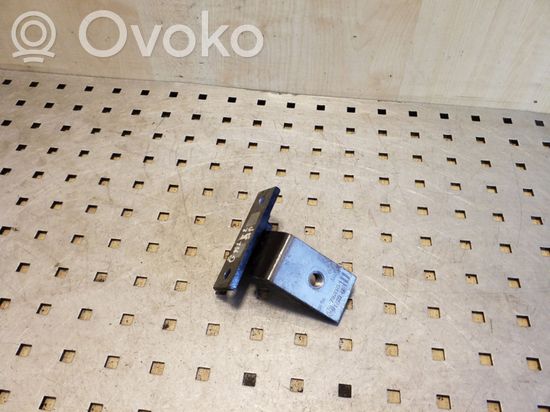 BMW 5 E60 E61 Rear door lower hinge 7068089