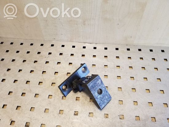 BMW 5 E60 E61 Front door lower hinge 7068078