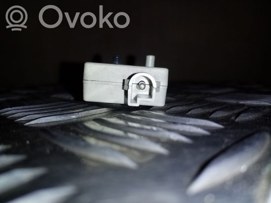 BMW 3 E90 E91 Aerial antenna amplifier 6990090