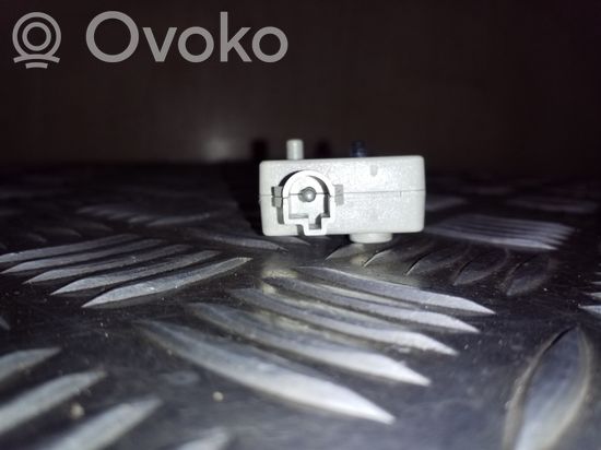 BMW 3 E90 E91 Aerial antenna amplifier 6990090