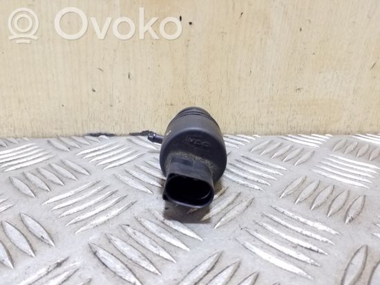 BMW X3 E83 Windscreen/windshield washer pump 8362154