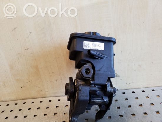 BMW X3 E83 Power steering pump 3413807 2247556