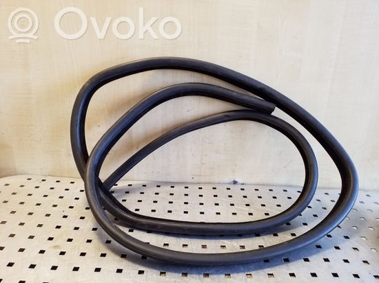 BMW 3 E90 E91 Rear door rubber seal (on body)