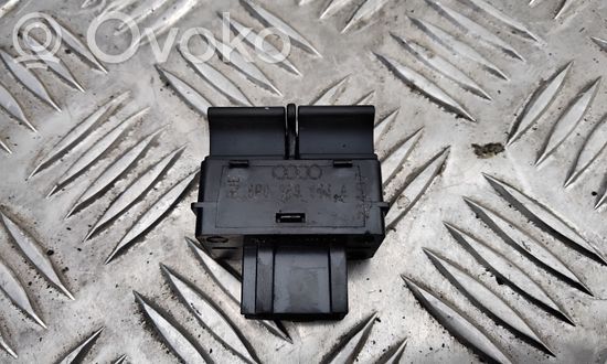 Audi TT TTS Mk2 Tailgate opening switch 8P0959833A
