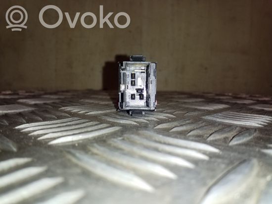 Volkswagen Transporter – Caravelle T5 Hazard light switch 6Y0953235