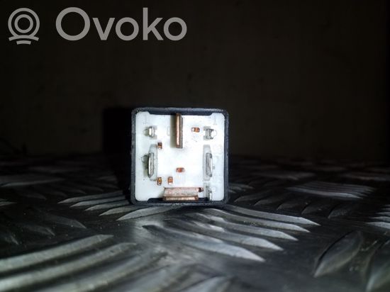 Volkswagen Transporter – Caravelle T4 Glow plug pre-heat relay 171911261E