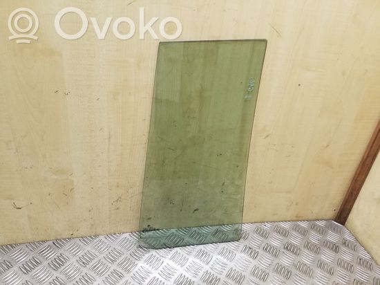 Volkswagen Touran I Rear vent window glass