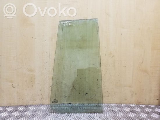 Volkswagen Touran I Rear vent window glass