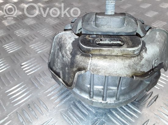BMW 1 E82 E88 Engine mounting bracket 6773744 677374402 3618501