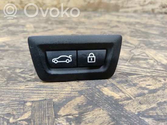 BMW 2 F46 Tailgate/boot open switch button 9275121