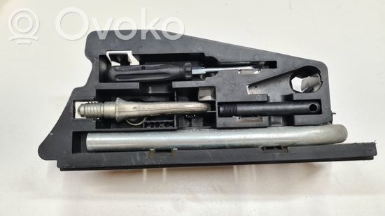 Audi A6 S6 C6 4F Tool set 4F5012111A 8E0805616D