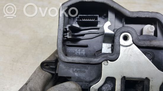 BMW 1 E81 E87 Front door lock 7202144
