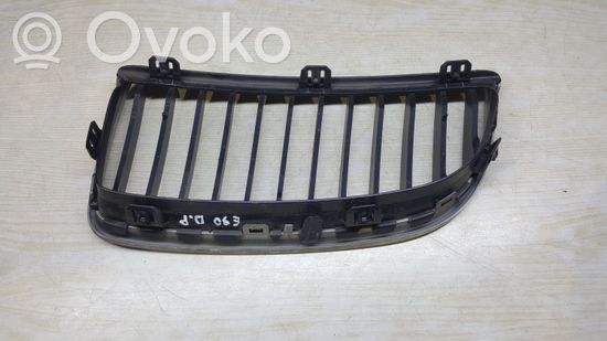 BMW 3 E90 E91 Front bumper upper radiator grill 22405910