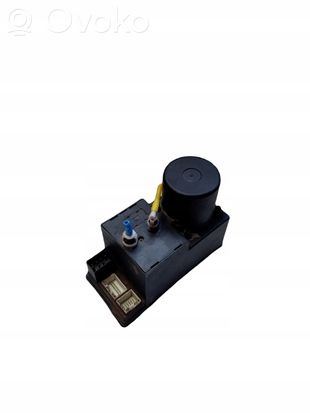 Audi A4 S4 B5 8D Central locking vacuum pump 8D0862257E