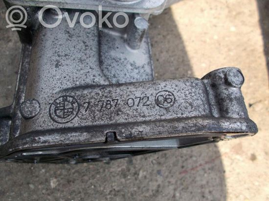 BMW 3 E90 E91 Oil filter mounting bracket
