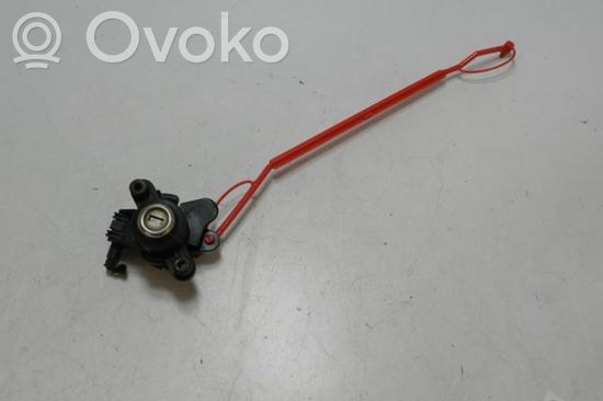 BMW 3 E46 Tailgate exterior lock 8196052