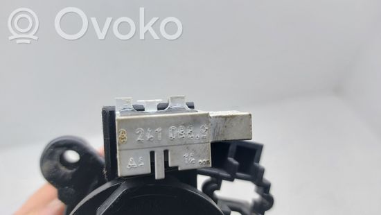 BMW 5 E60 E61 Tailgate exterior lock 82410889