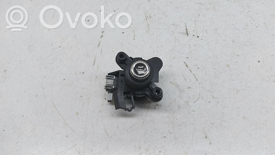 BMW 5 E60 E61 Tailgate exterior lock 82410889