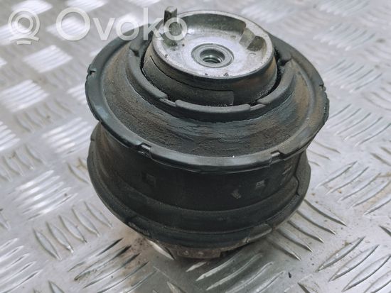Mercedes-Benz S W221 Engine mount bracket
