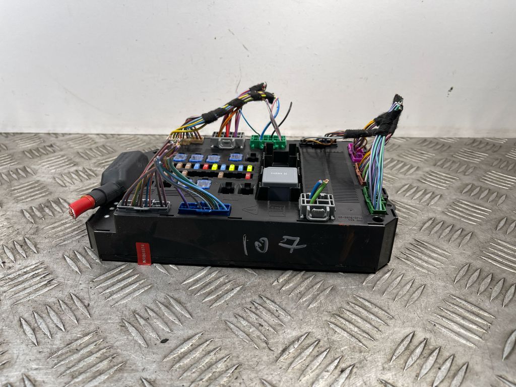 Jaguar XF X250 2009 Fuse module 9X2314B476AC LIQ3374