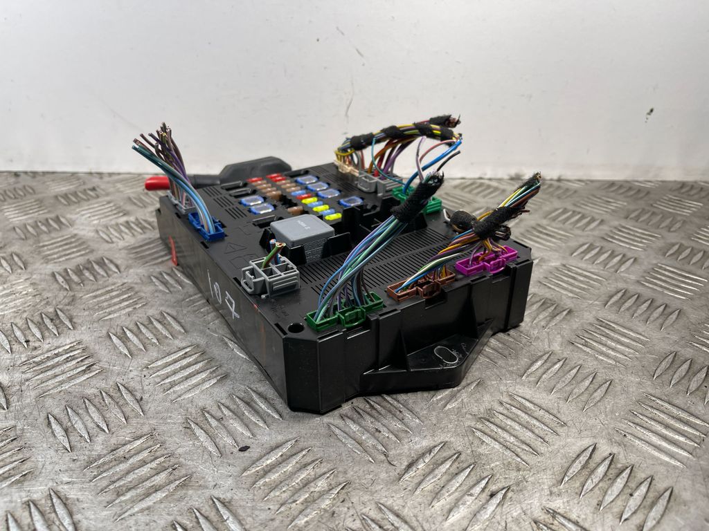 Jaguar XF X250 2009 Fuse module 9X2314B476AC LIQ3374