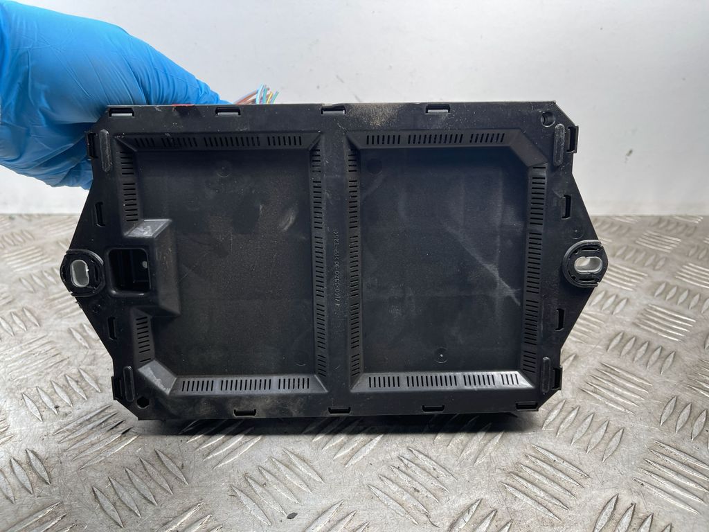 Jaguar XF X250 2009 Fuse module 9X2314B476AC LIQ3374