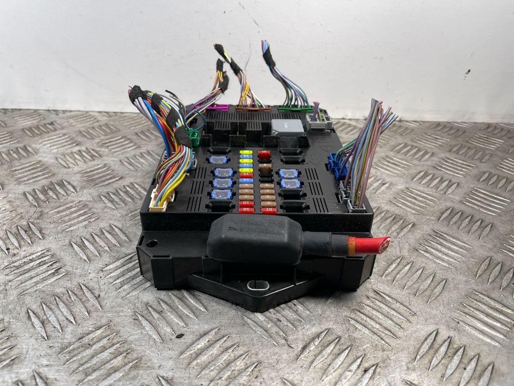Jaguar XF X250 2009 Fuse module 9X2314B476AC LIQ3374
