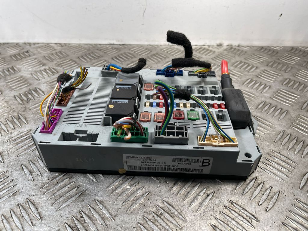 Jaguar XF X250 2009 Fuse module 9X2314B476BC LIQ3409