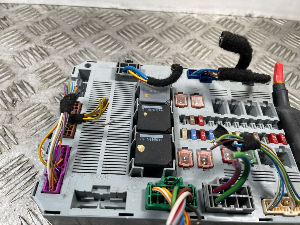 Jaguar XF X250 2009 Fuse module 9X2314B476BC LIQ3409