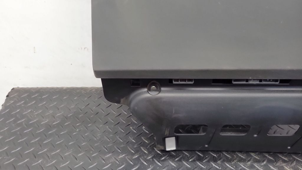 Polestar 2 2024 Handschuhfach Glovebox UK RHD 31690525 LIQ4078 - Bild 5 von 10