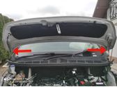 Engine bonnet/hood hinges
