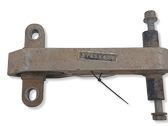 Engine mount bracket