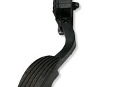 Accelerator throttle pedal