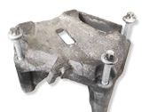 Engine mounting bracket