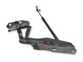 Engine bonnet/hood hinges
