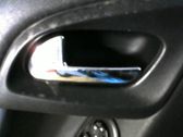 Poignée inférieure de porte avant