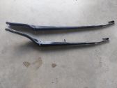 Front wiper blade arm