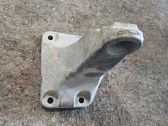 Engine mounting bracket