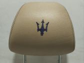 Reposacabezas del asiento delantero