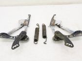 Engine bonnet/hood hinges